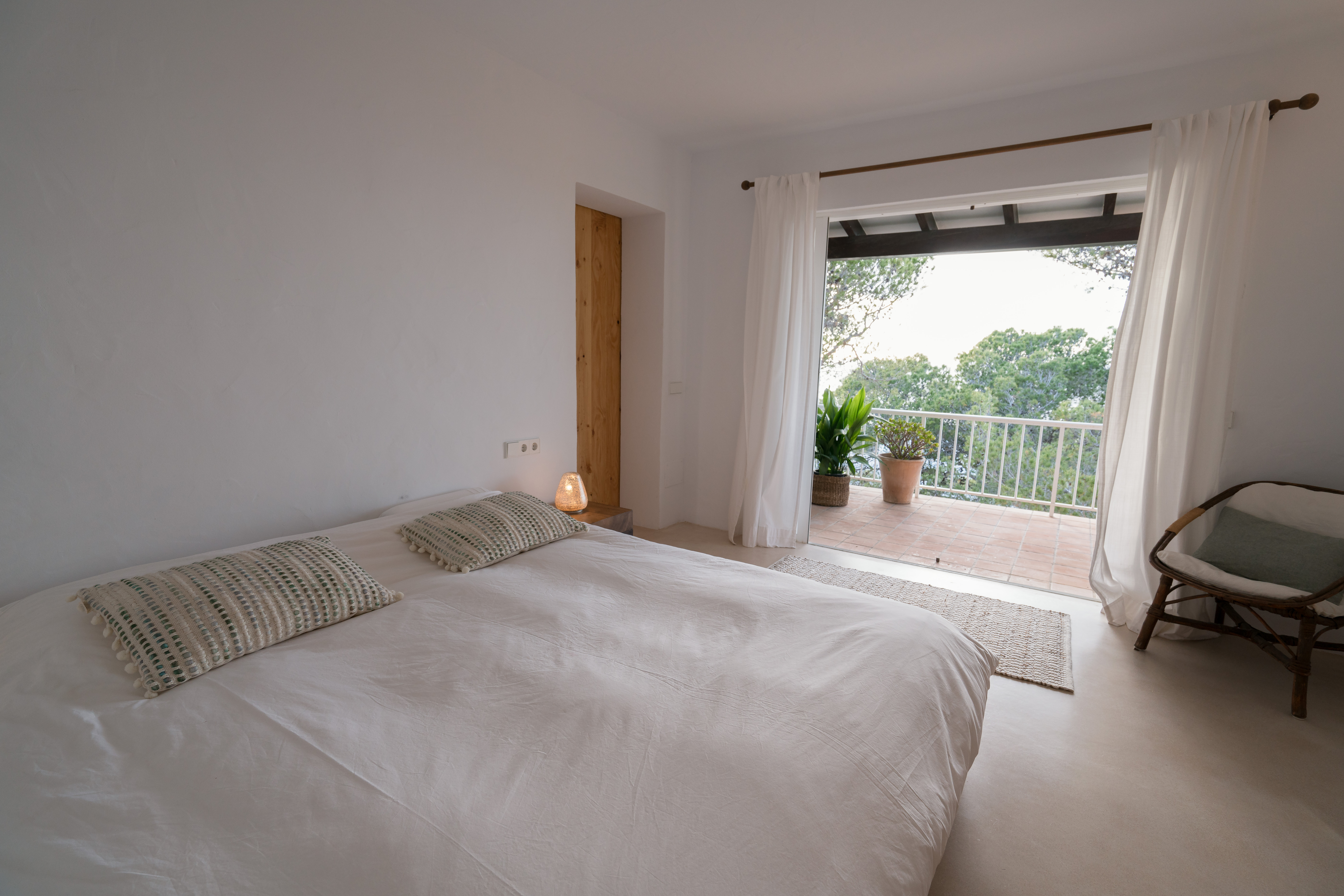 Master bedroom at Can Beteigeuze with private en-suite bathroom