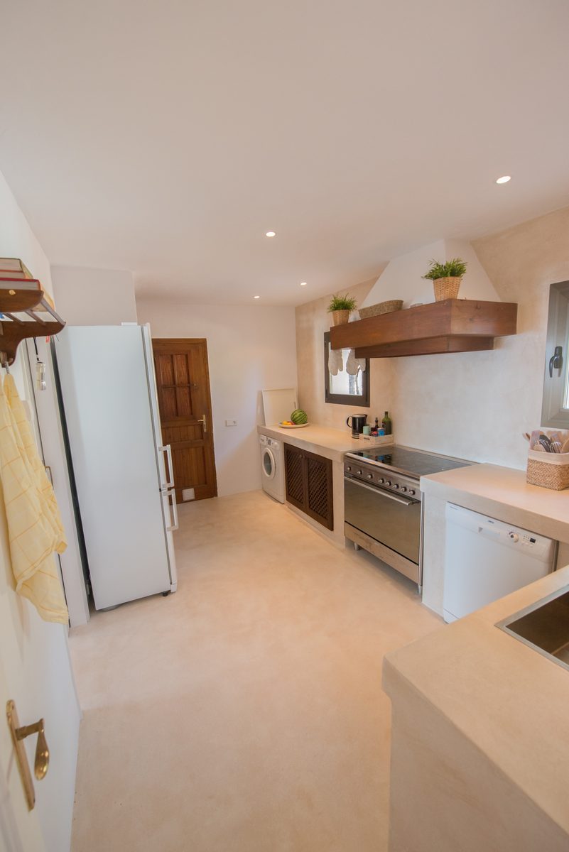 Fully equipped kitchen at Can Beteigeuze